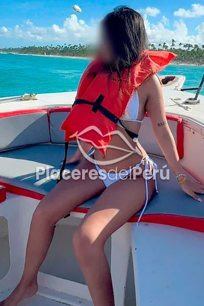 Andrea 990639437, putas en Surco